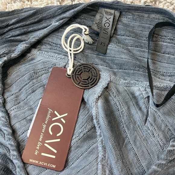 NWT XCVI Scoop Neck High Low Tunic Long Sleeve Textured Tunic Top Gray XS - Picture 6 of 8